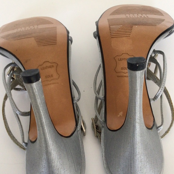 STUART WEITZMAN CRYSTAL FLOWER SANDALS SIZE 6 - Picture 8 of 16